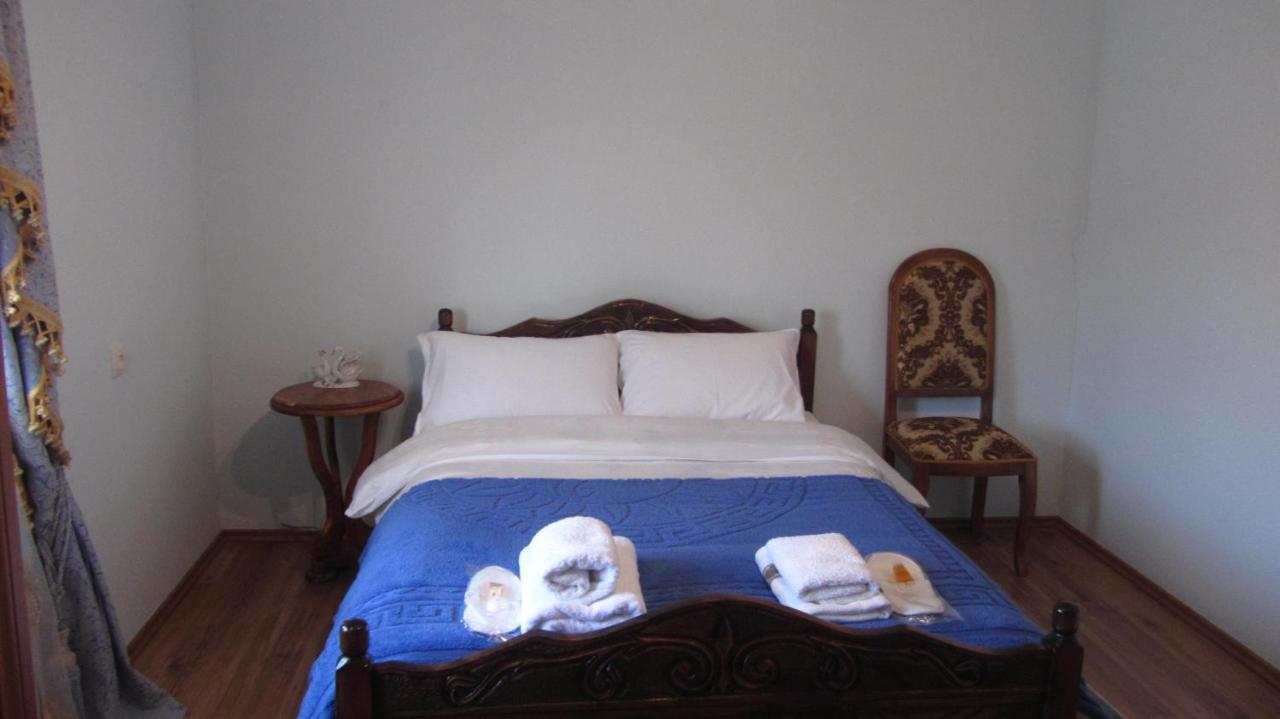 Blue Guest House Samtredia Esterno foto